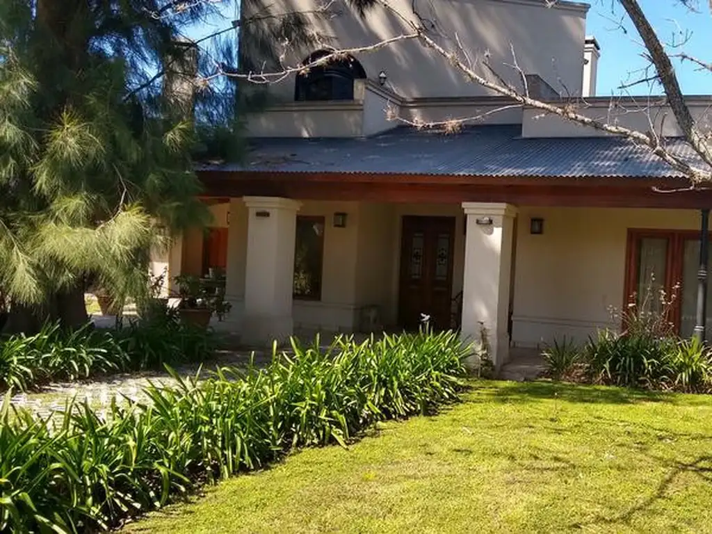 Chacras de Open Door , casa en venta sobre lote central