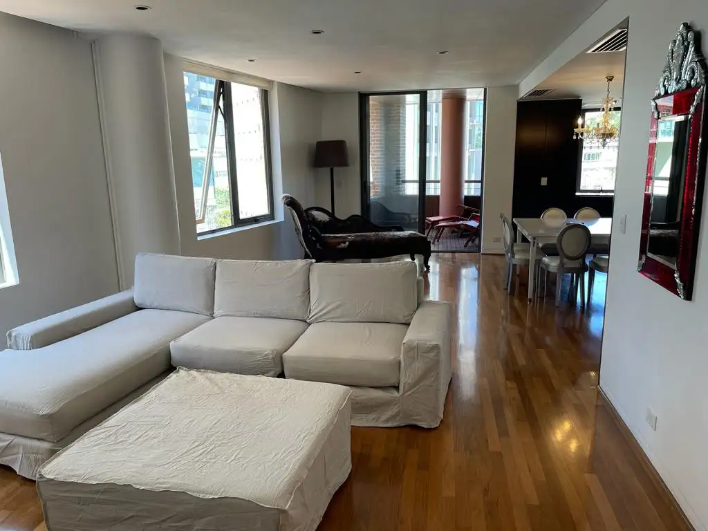 Excelente departamento en La Porteña Faena con cochera.El precio del alquiler es de U$S 2200 oficial