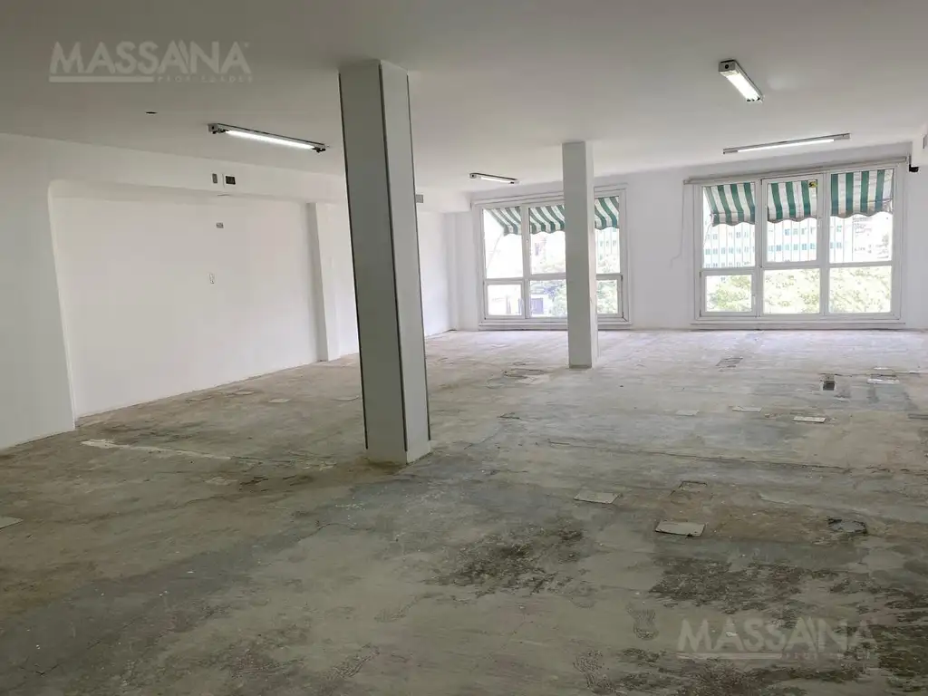 Oficina en Alquiler  de 153m2 totales al frente -piso alto