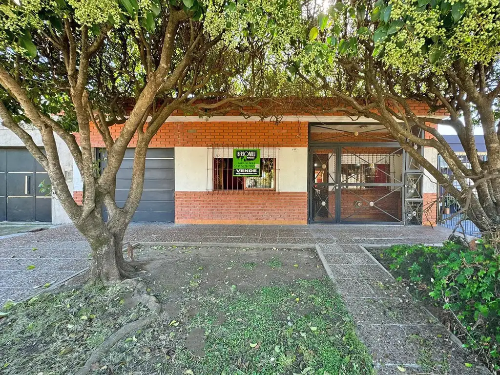 CASA 4 AMBIENTES A LA VENTA