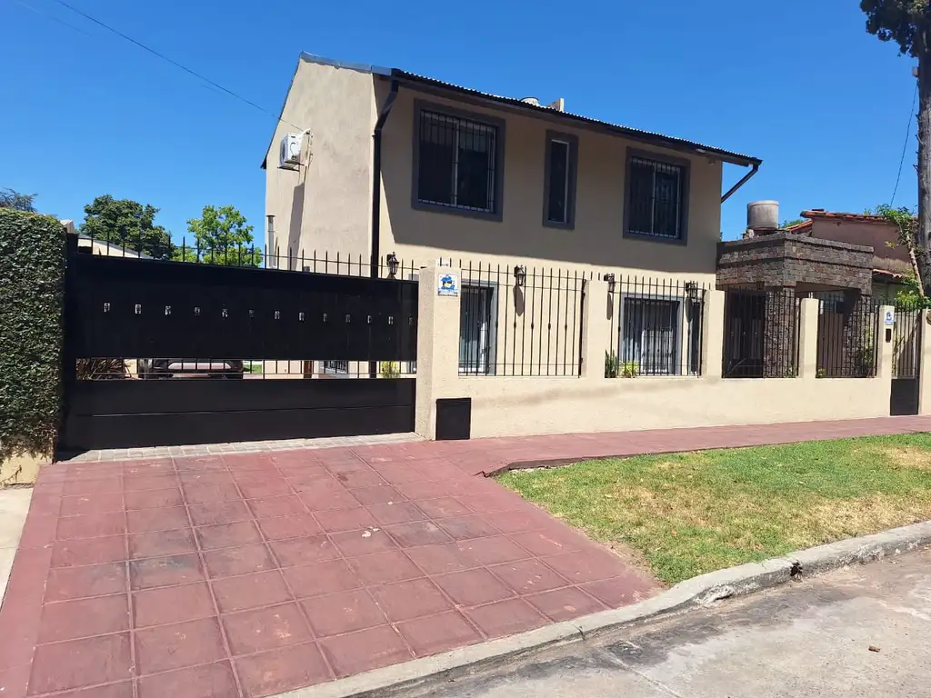 Alquiler Temporal por semana, quincena o mes - Casa  p/6 pers. con Parque y piscina - Bella Vista