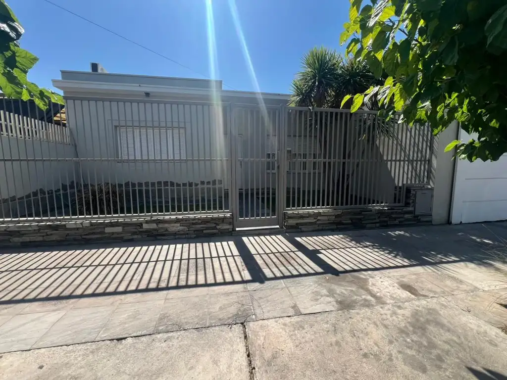 Casa - Venta - Argentina, Maipú - 20 de junio 100