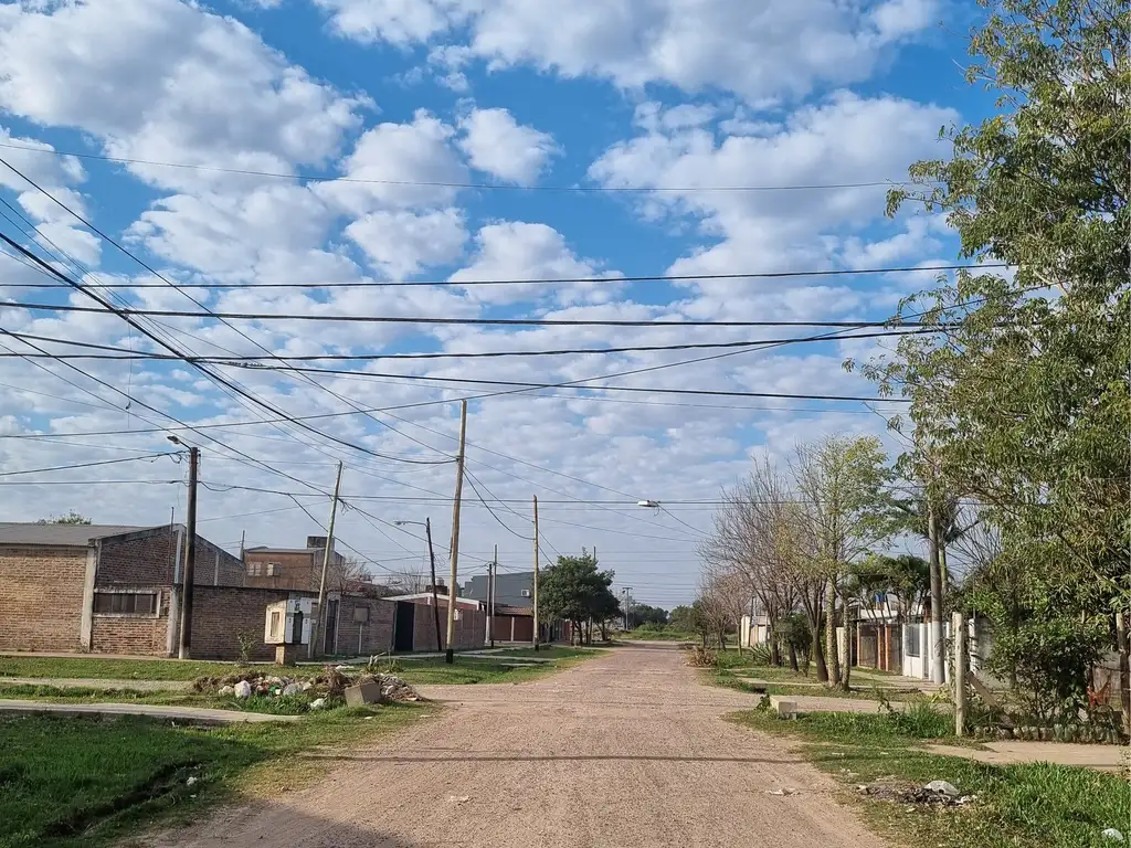 Esquina de 10x25 a 100 mts de Av  San Martín