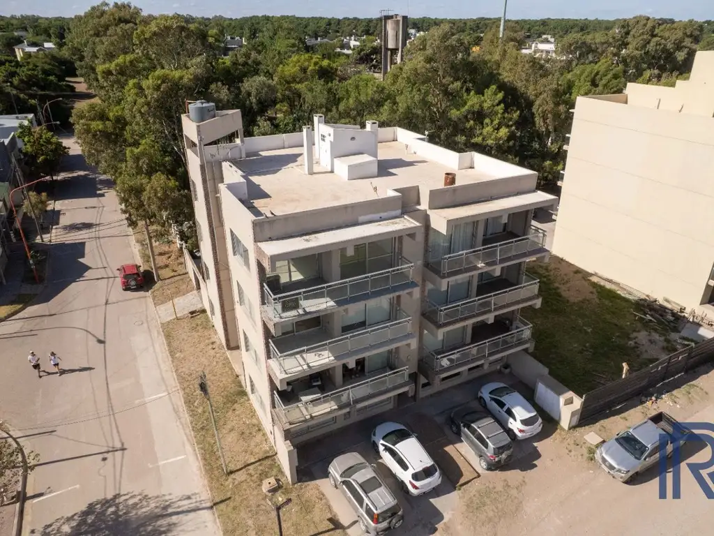 Departamento en venta de 2 dormitorios c/ cochera en Monte Hermoso