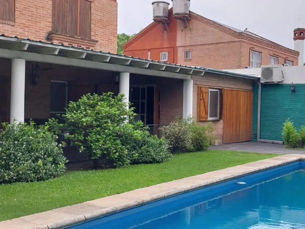 Casa en venta - 3 Dormitorios 2 Baños - Cochera - 800Mts2 - Tristán Suárez