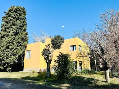 Venta casa 4 amb Barrio Santa Maria Escobar