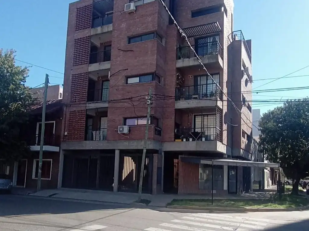 DEPARTAMENTO CON COCHERA EN CANDIOTI NORTE