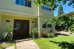 Casa en alquiler de 6 dormitorios c/ cochera en Garín