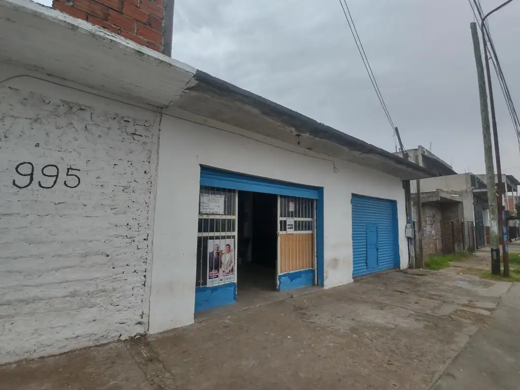 Locales  Comerciales y construcción a terminar en Planta Alta en Isidro Casanova