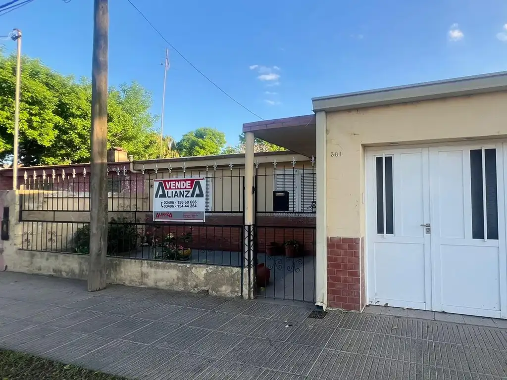 CASA EN BARRIO ESTE, ESPERANZA