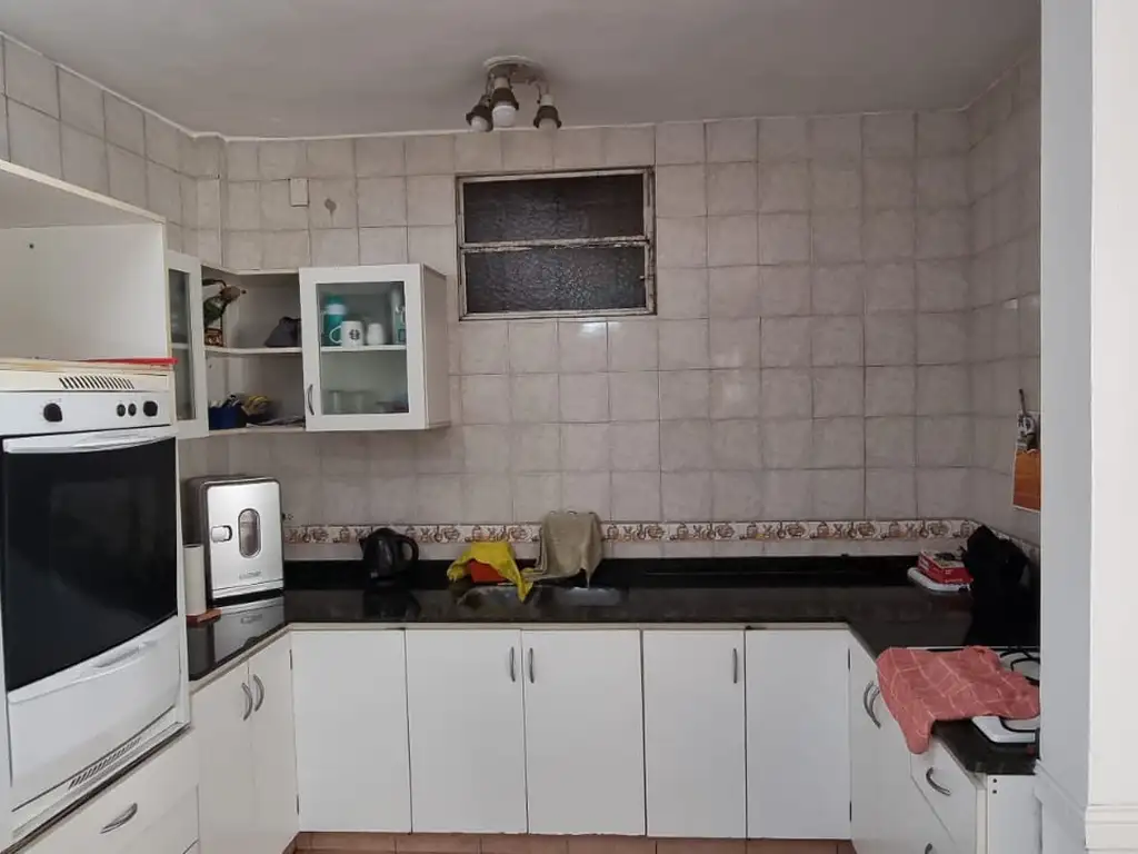 EN VENTA EN CASEROS DEPARTAMENTO TIPO CASA AL FONDO DE 4 AMBIENTES CON PATIO - FICHA 9101