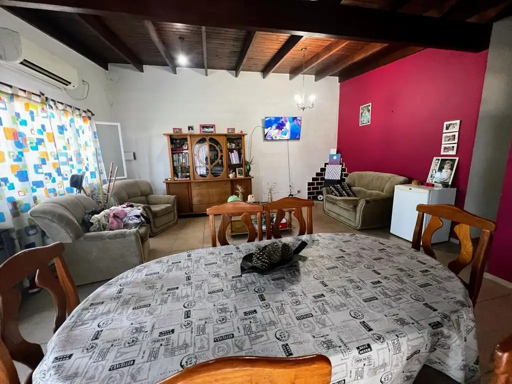 Casa en venta - 2 Dormitorios 1 Baño - 340mts2 - Saladillo