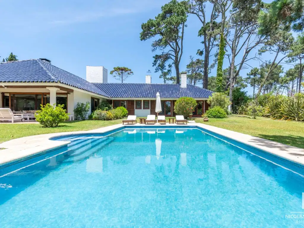 Casa en Venta Barrio Golf Punta del Este de Seis Dormitorios