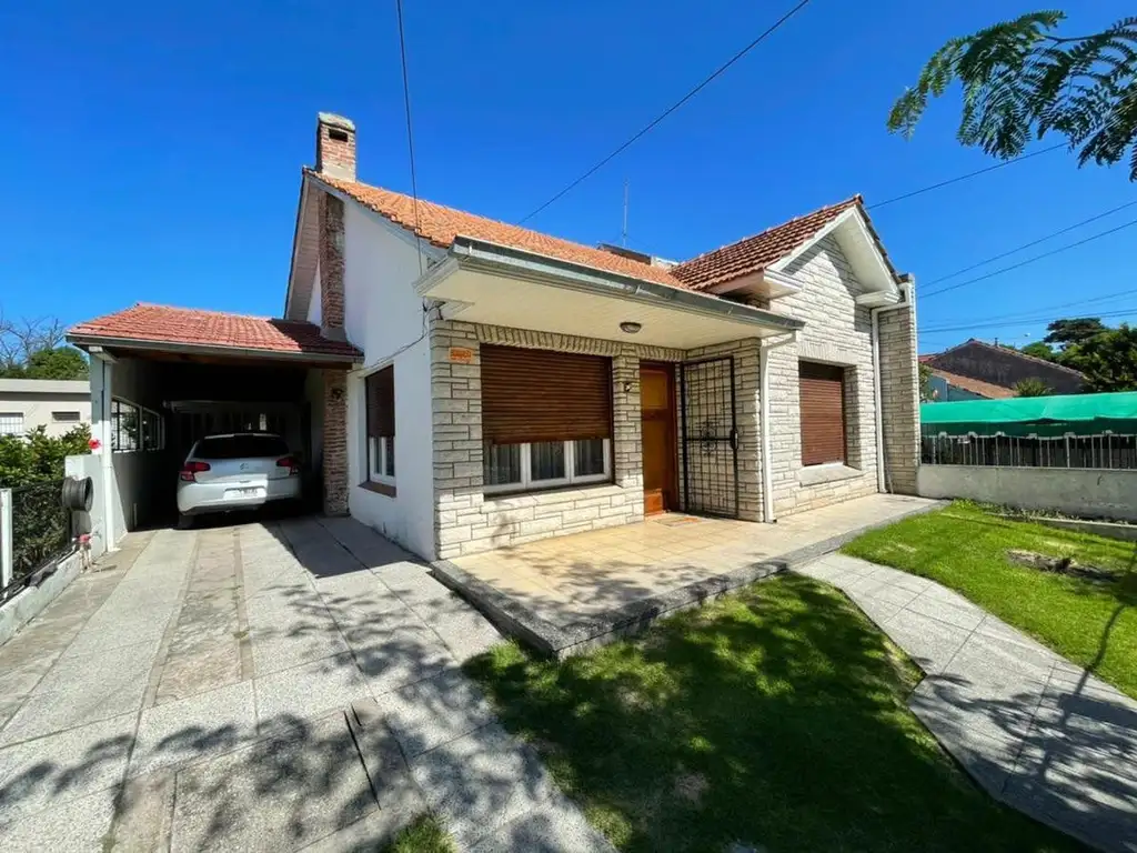 Casa en venta - 4 dormitorios 2 baños - 160mts2 - Bosque Peralta Ramos