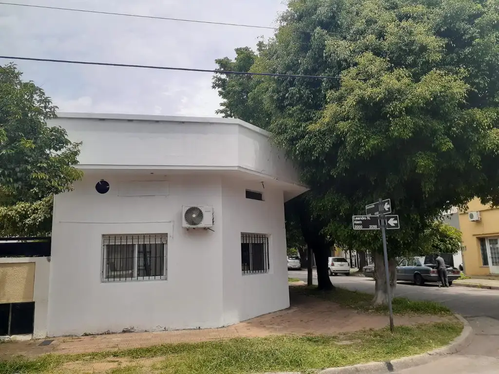 PH DE 2 AMB EN PLANTA BAJA AL FRENTE   POSEE UNA TERRAZA PROPIA CON POSIBILIDAD DE AMPLIACIÓN