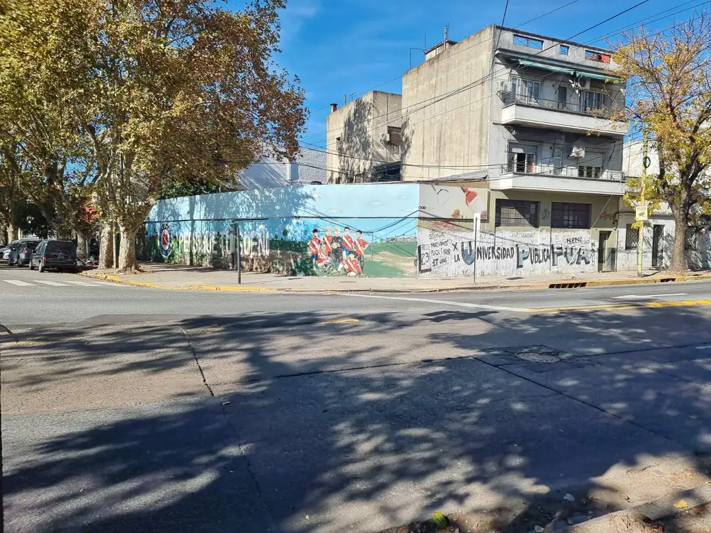 Galpón con oficinas en alquiler en Paternal