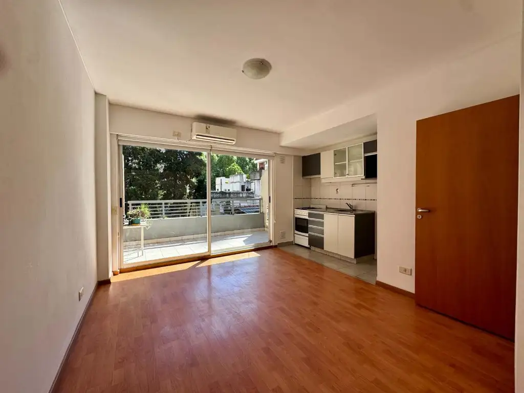 VENTA DEPARTAMENTO 2 AMBIENTES CON BALCÓN FLORES