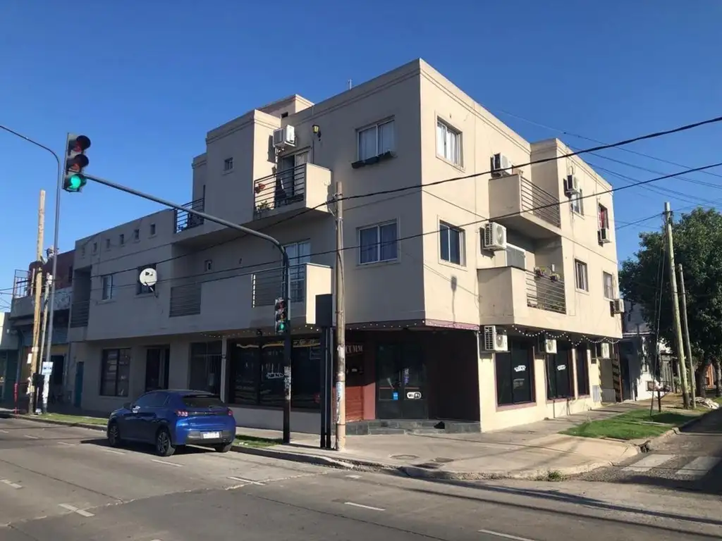 VENTA LOCAL COMERCIAL EN ESQUINA