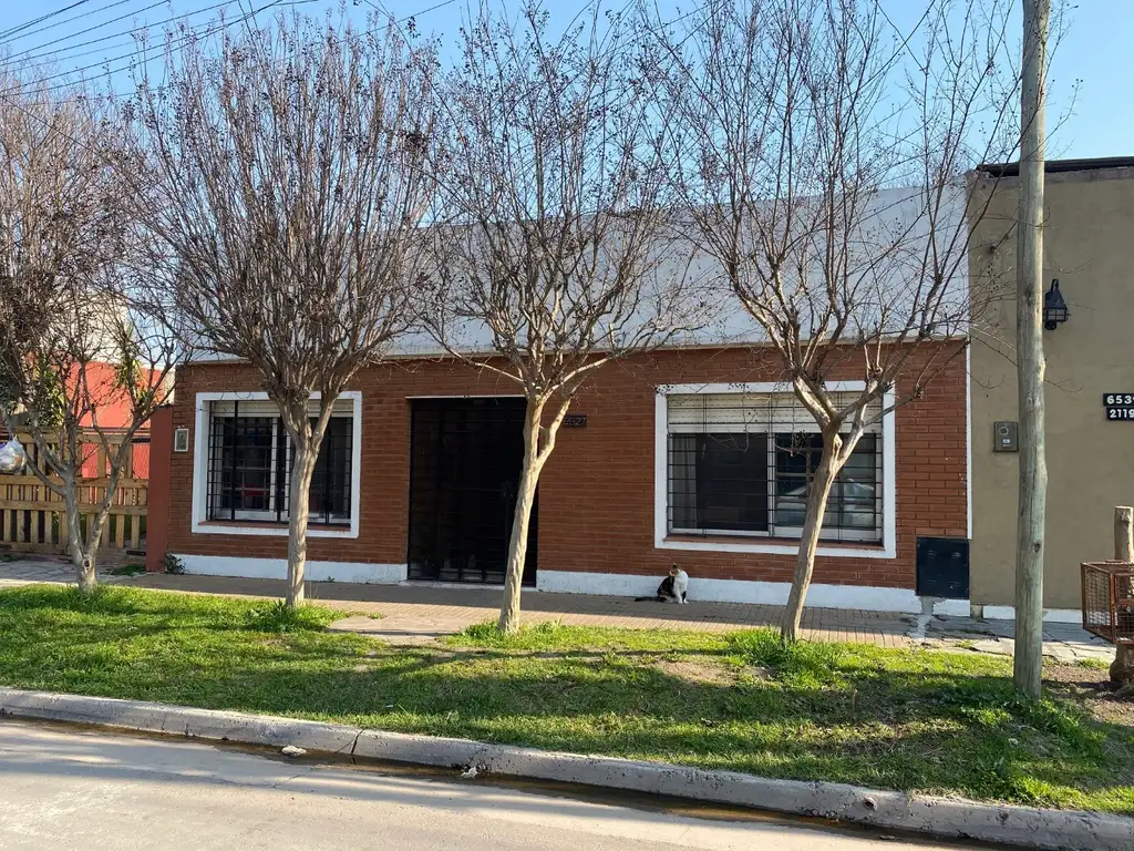 Casa tipo 4 ambientes, a 600 mts de la estación Del Viso