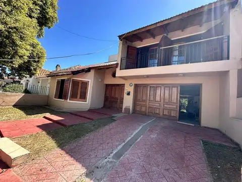 CASA EN VENTA 3 DORMITORIOS BARRIO ALEJANDRO CENTENO