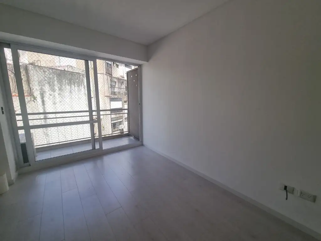 En Venta Soleado Monoambiente con Balcon en Barrio Norte Edif con Sum y Pileta