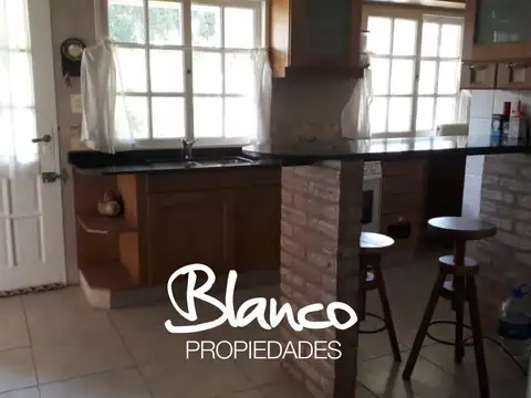 Casa en Alquiler - 4 dormitorios - USD 2.200