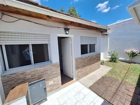 VENTA - PH TIPO CASA 2 AMBIENTES Y MEDIO, TAPIALES. A mts Avda Boulogne Sur Mer.