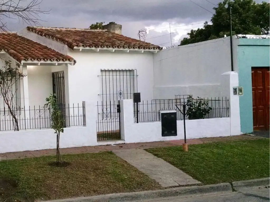 VENTA CASA 3 AMBIENTES CON JARDIN, SAN FERNANDO