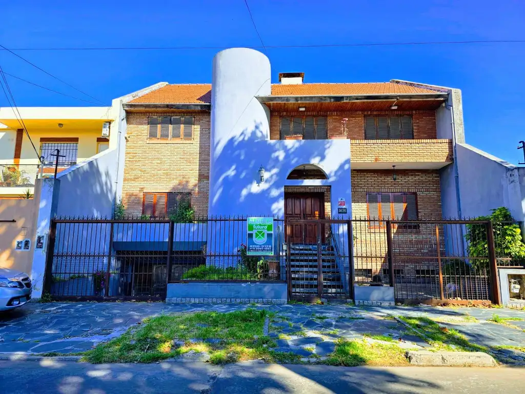 Casa con Jardín + Parrilla + Garaje en Munro