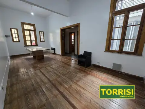 ALQUILER - CASA 4 AMB + ESCR. - ROBERTSON 900 - FLORES