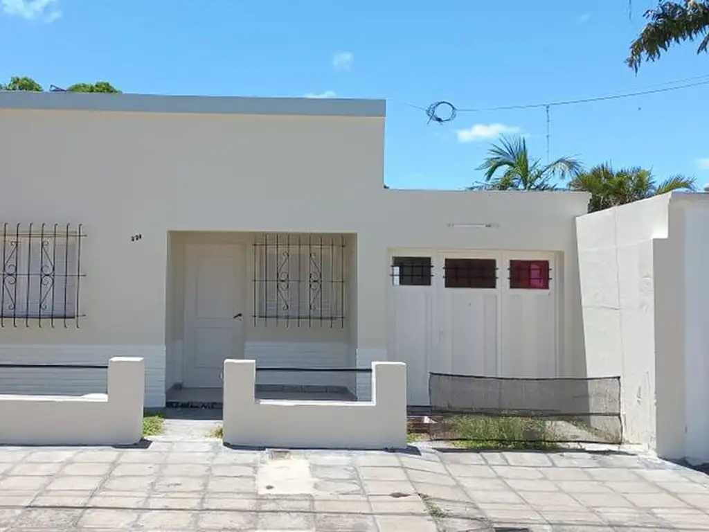 CASA EN VENTA 4 AMBIENTES BERON DE ASTRADA