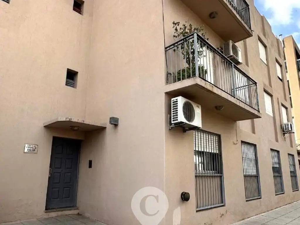 Departamento en Venta de 3 dorm. Patio propio y lavadero. Centro Zárate