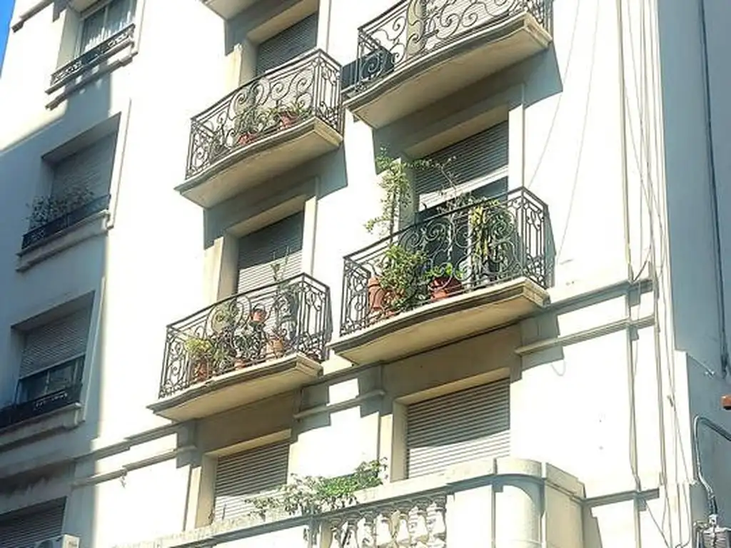 SEÑORAL DEPARTAMENTO 3 AMPLIOS AMB CON PATIO.
