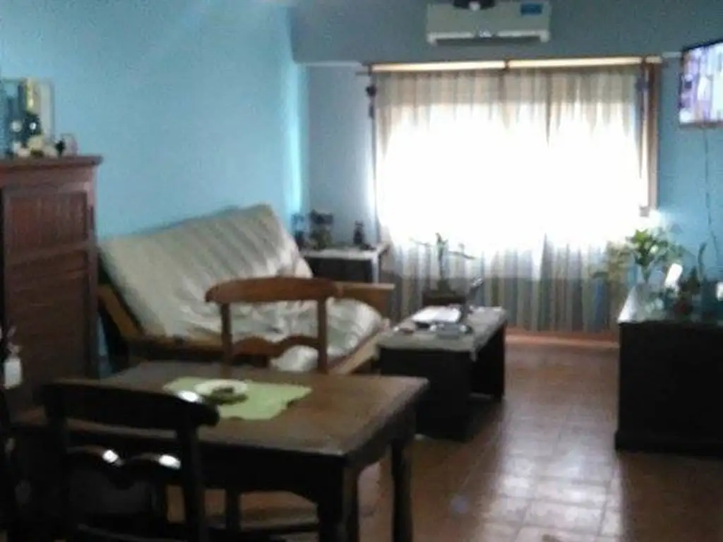 VENDO DEPARTAMENTO PLENO CENTRO DE CASTELAR . EXCELENTE UBICACIÓN