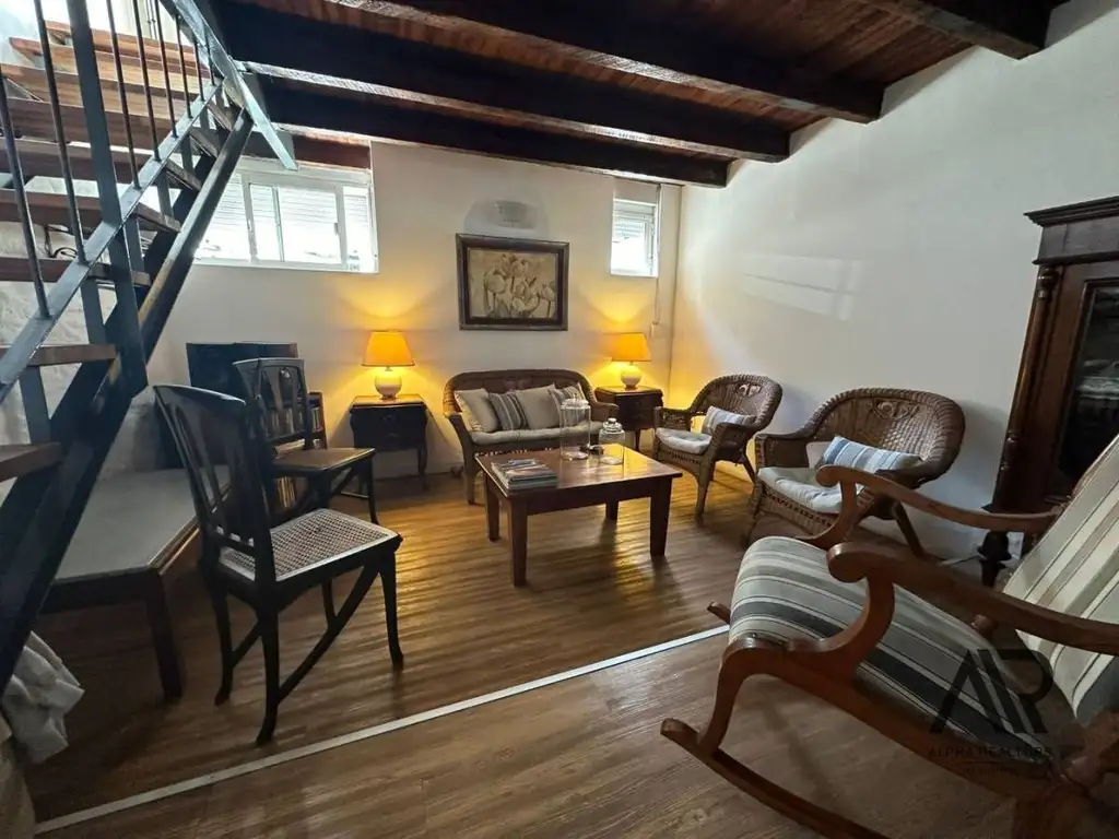 Se Vende Apartamento Triplex, Reciclado Y Moderno. Excelente Estado En Aguada