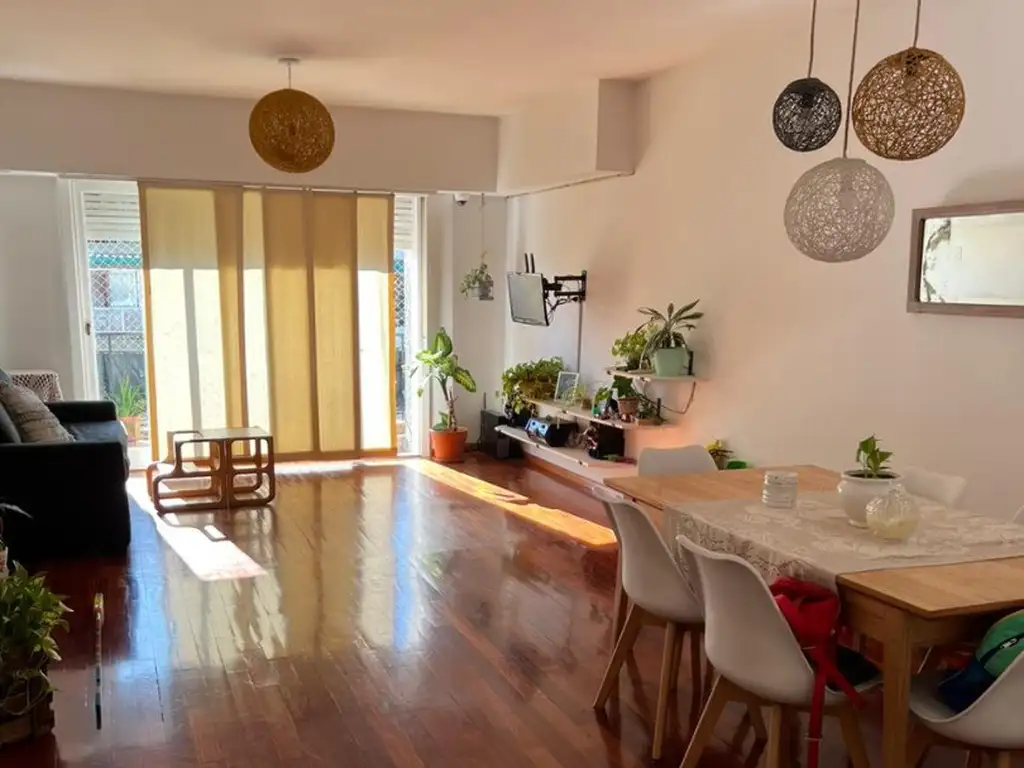 VENTA DE DEPARTAMENTO 4 AMBIENTES, SUITE CON VESTIDOR, BALCON CORRIDO Y COCHERA CUBIERTA