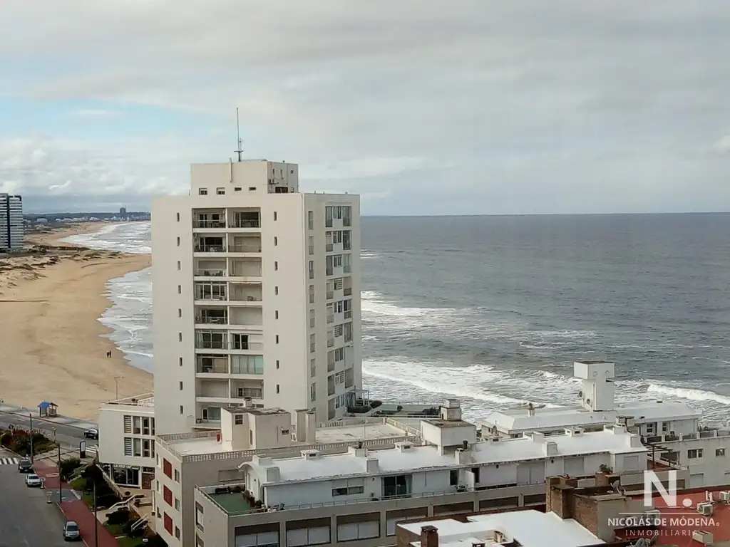 EN PENINSULA CON TODA LA VISTA AL OCEANO DE LA BRAVA Y PARTE DE LA MANSA