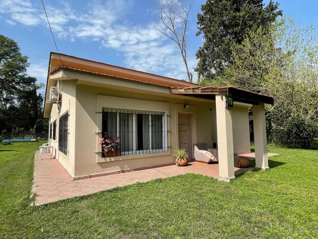 Venta en Parque Leloir, 3 dormitorios, lote de 2000 metros.