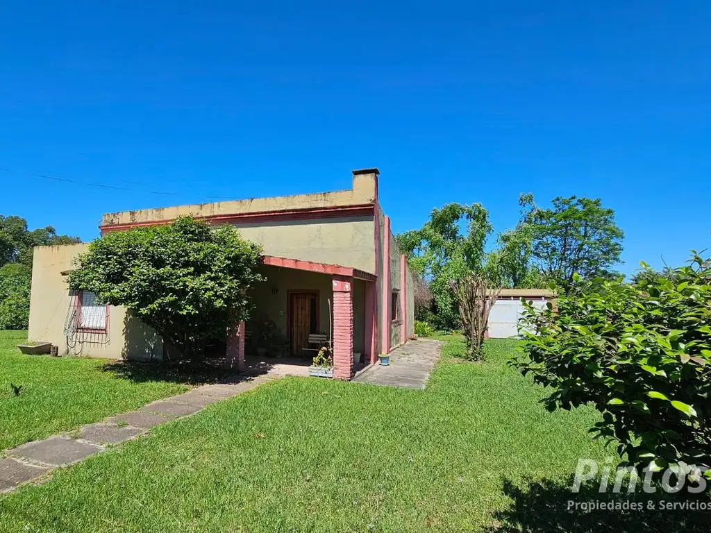 Casa antigua con extenso terreno. Radio céntrico. Ideal para desarrollo inmobiliario. SAN JOSE.