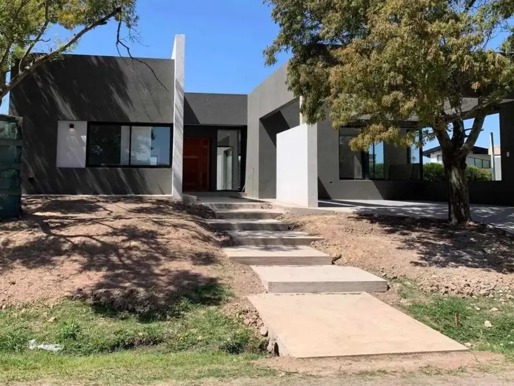 Casa en una sola planta a estrenar en Barrio Privado Santa Rita