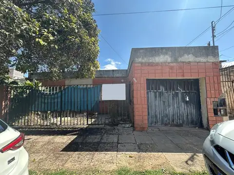 VENTA TERRENO CON CASA A DEMOLER LAS DALIAS