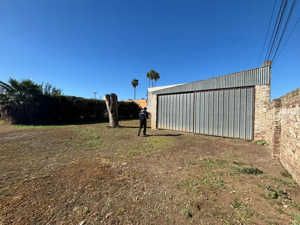 Terreno con galpón en  venta en Roldán