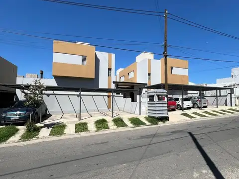 ALQUILER - Dúplex en Housing - Lomas del Chateau