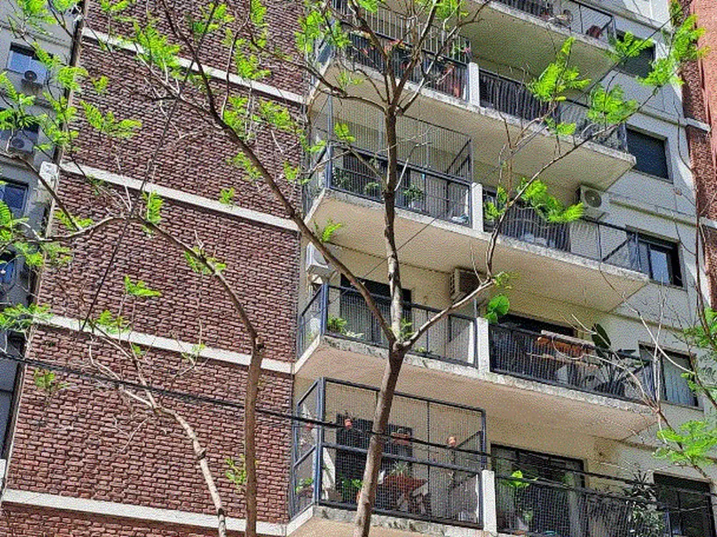 2 AMBIENTES AL FRENTE CON BALCON LUMINOSO