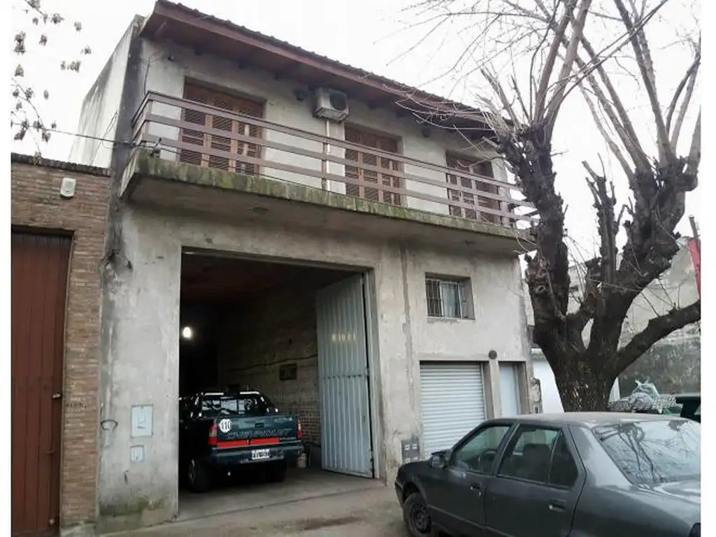 VENTA CASA con GALPON en Lamadrid al 2774 A. MUY BUEN ESTADO