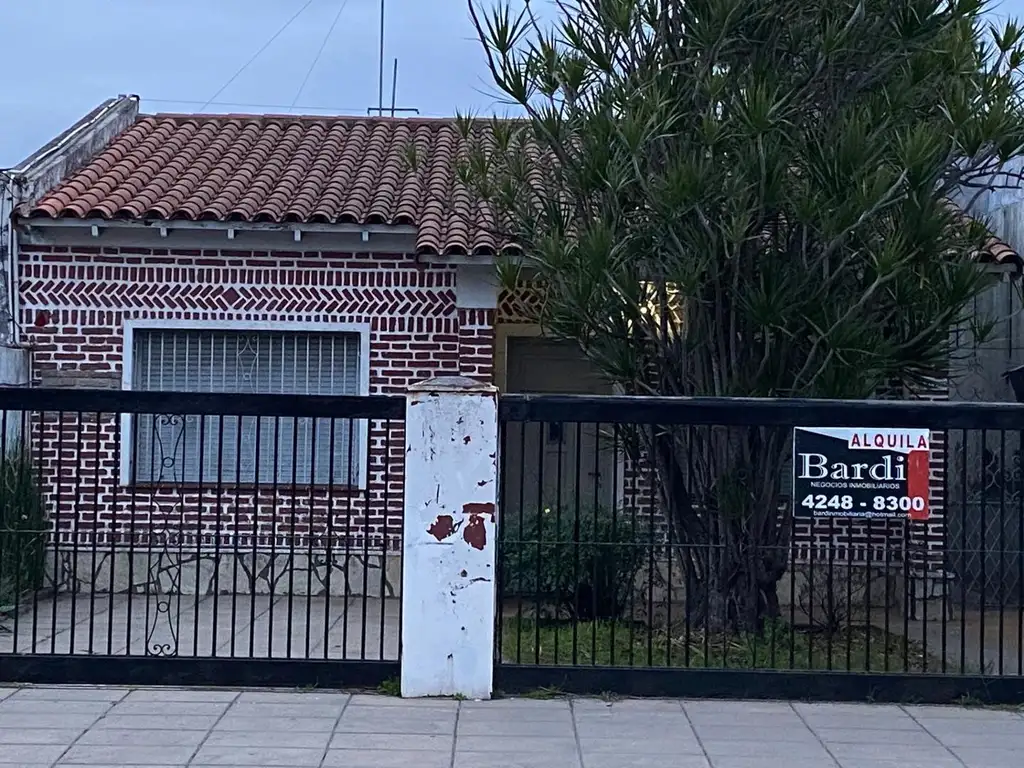 CASA DE 3 AMB EN LANUS