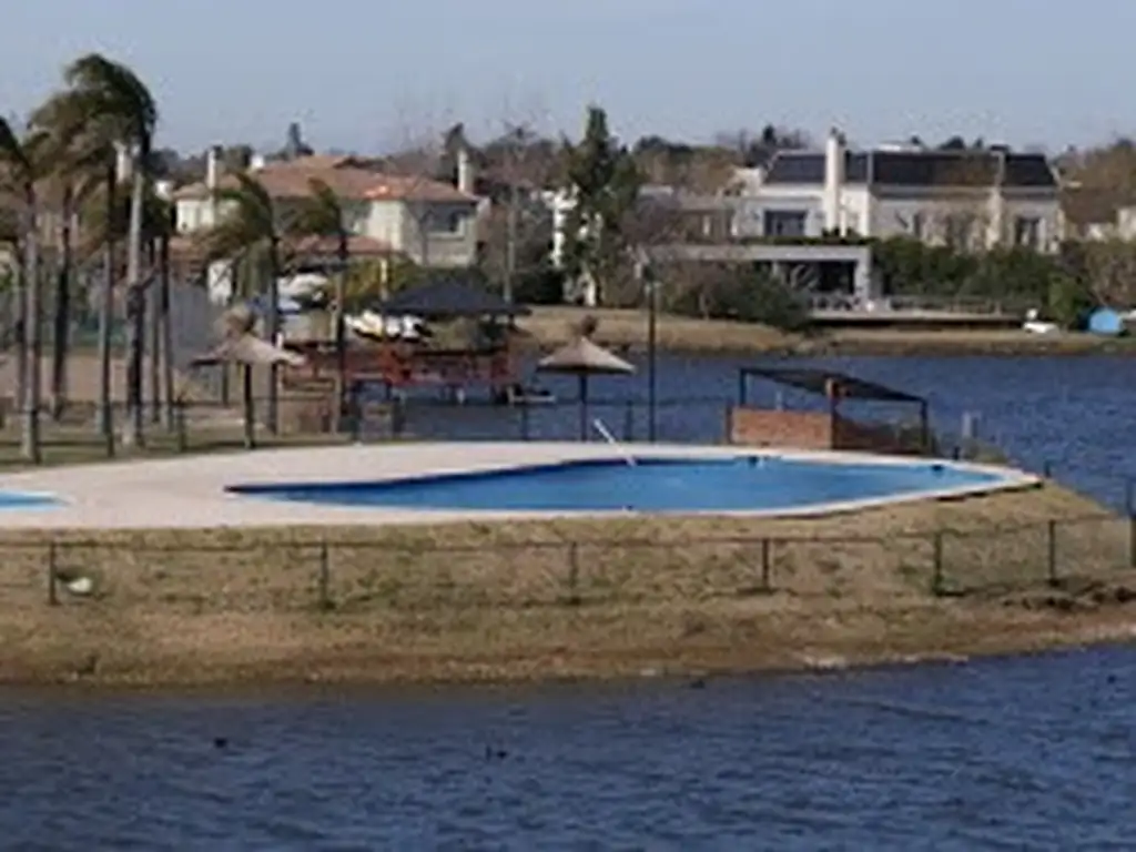 Áreas comunes piscina, club-house, juegos en Talar del Lago II