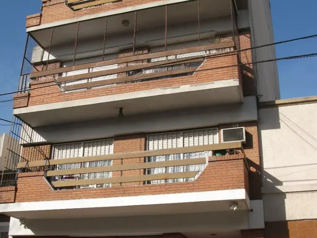 Venta monoambiente con patio en Quito 3800, Almagro.