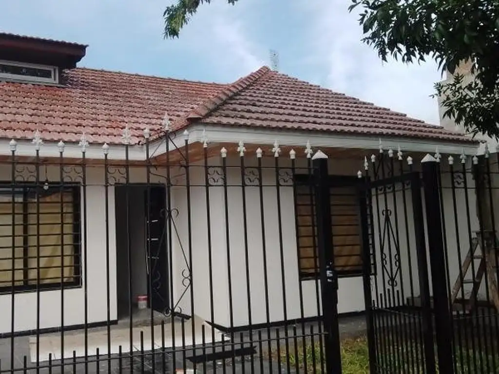 Casa en venta - 3 dormitorios 1 baño - 200mts2  - Florencio Varela