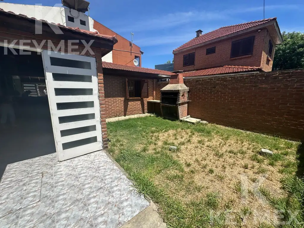 Casa Tipo Triplex  con 4 dormitorios en alquiler, Ringuelet